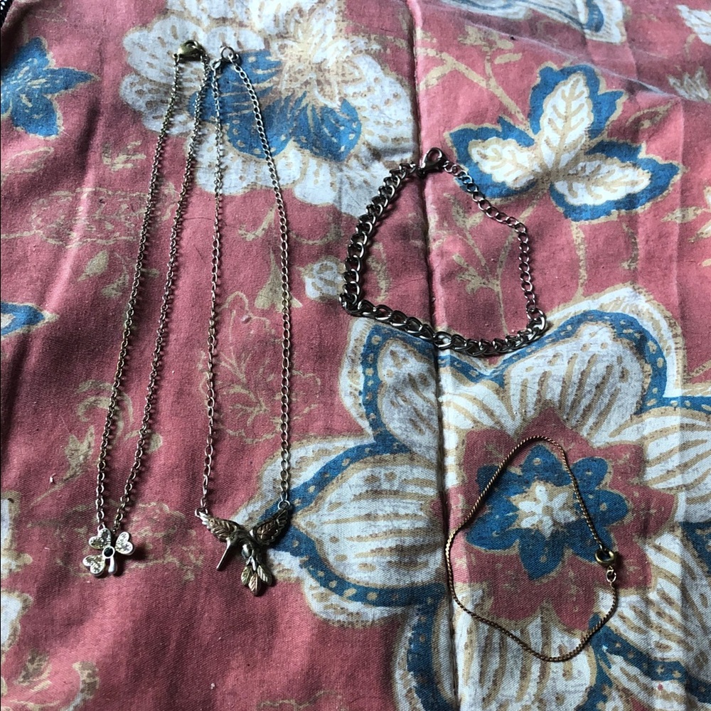 Silver-Tone Floral and Bird Pendant Necklace Set - Silver